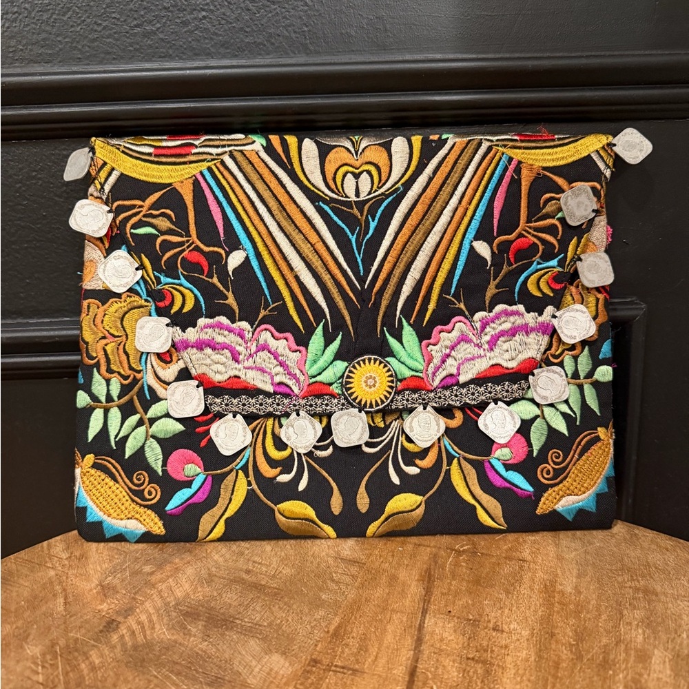 Embroidered Multicolor Clutch - Picture 3 of 4